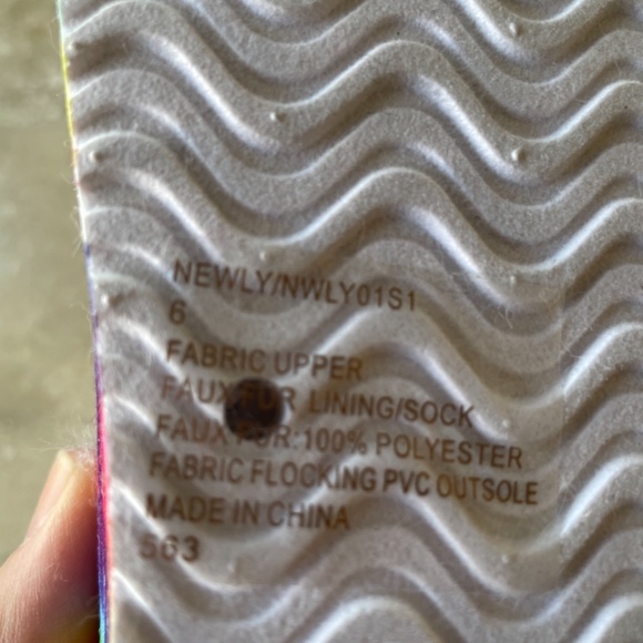 Steve Madden Newly Tie Dye Sandals NWT - Picture 3 of 4